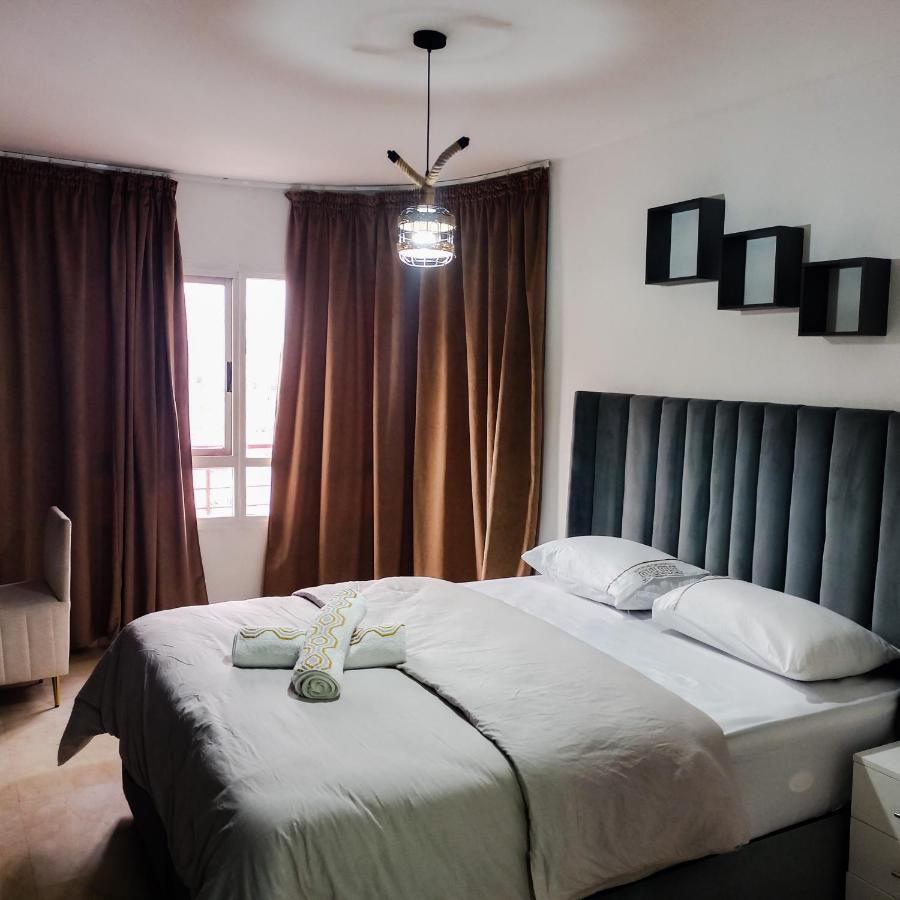 Nouveau Appartement Au Plein Centre-Ville En Face Hilton Tánger Exterior foto